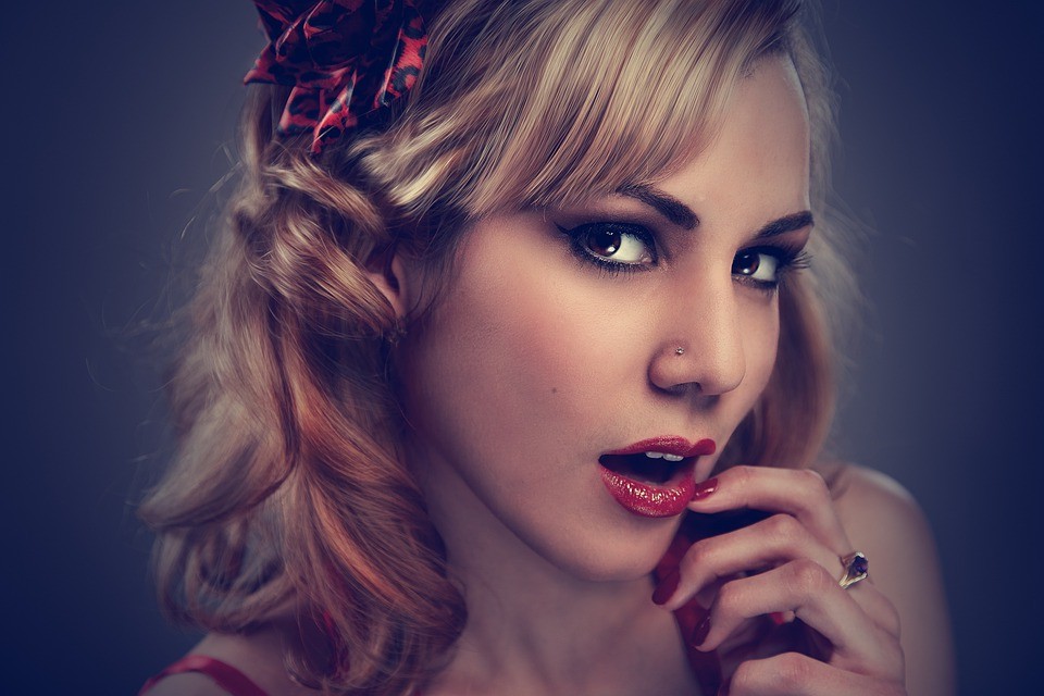 ספר לפגישת אונליין עם ליווי יופי מהודו בדלהי