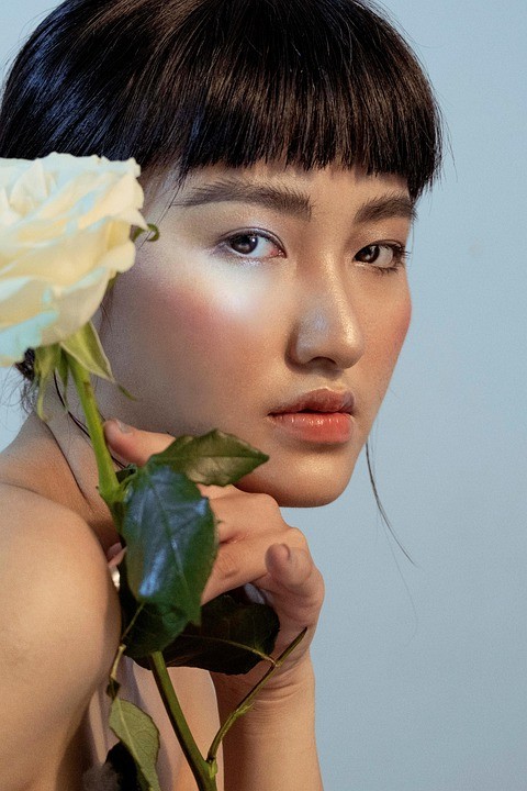 ספר עם הלֶטֶקְס שָׁרוּל בְּדֶלִיַל לִילוֹת מָלֵאוֹת הַרְאֵי אֲדְוָדָה